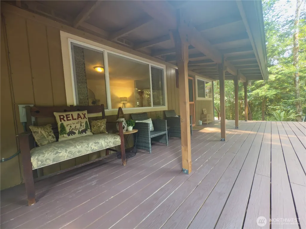 961 N Potlatch Drive Hoodsport WA 98548