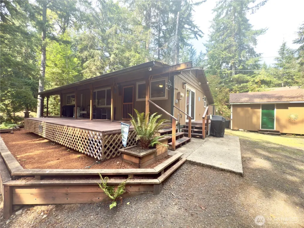 961 N Potlatch Drive Hoodsport WA 98548