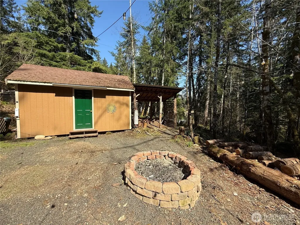 961 N Potlatch Drive Hoodsport WA 98548