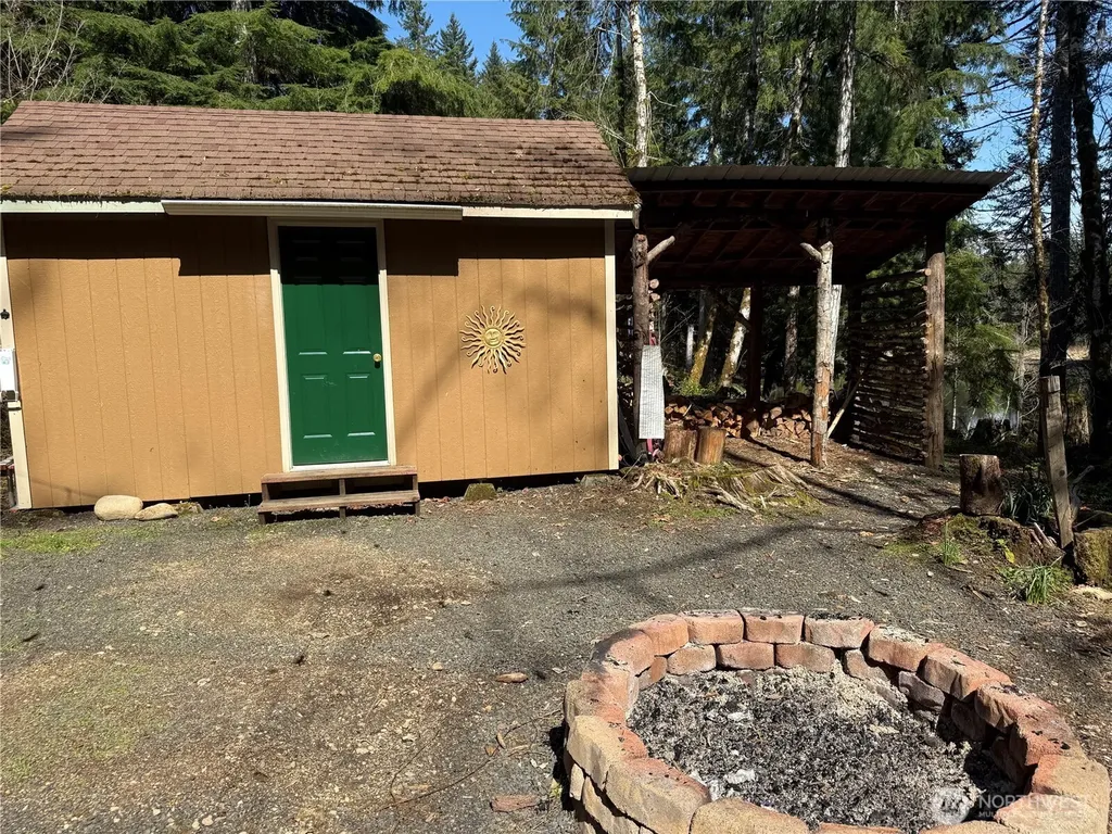 961 N Potlatch Drive Hoodsport WA 98548