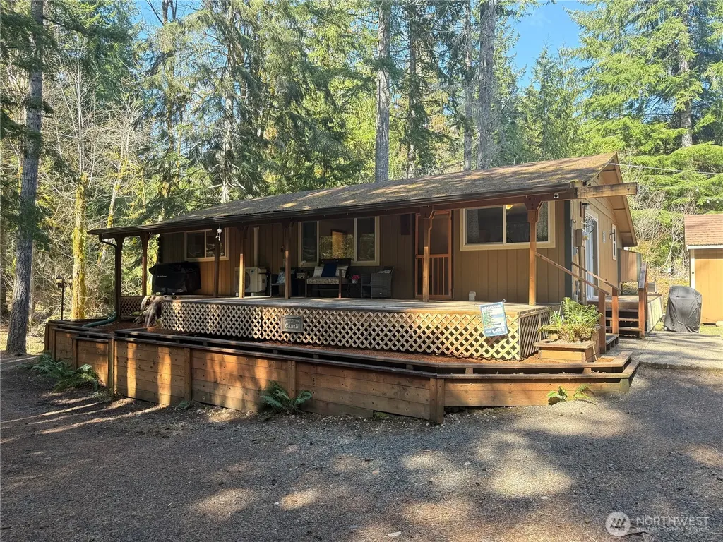 961 N Potlatch Drive Hoodsport WA 98548
