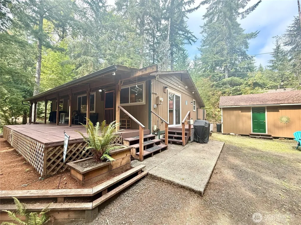 961 N Potlatch Drive Hoodsport WA 98548