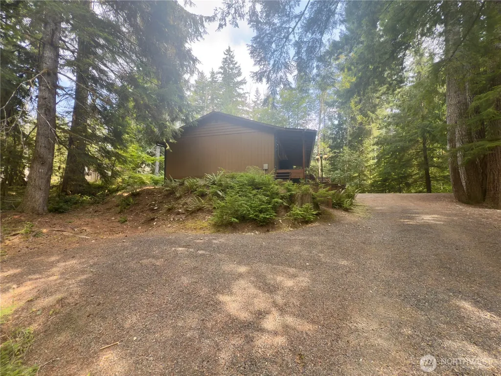 961 N Potlatch Drive Hoodsport WA 98548