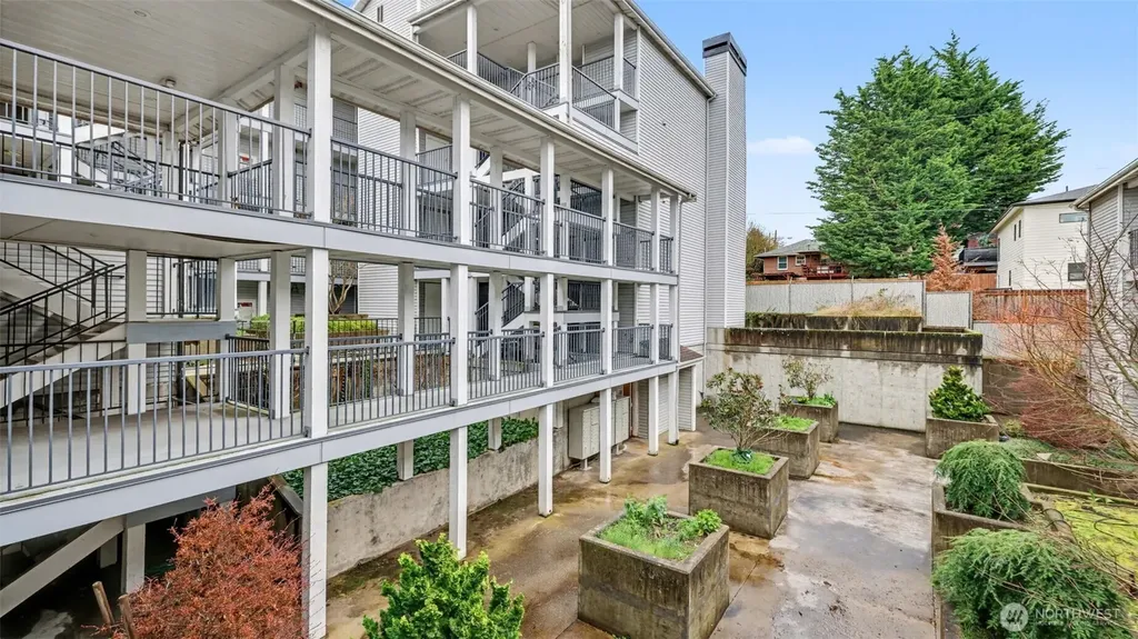 9200 Greenwood Avenue N Seattle WA 98103