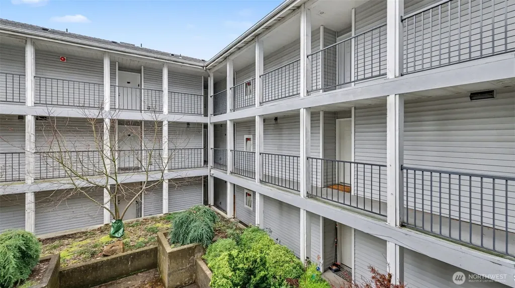9200 Greenwood Avenue N Seattle WA 98103