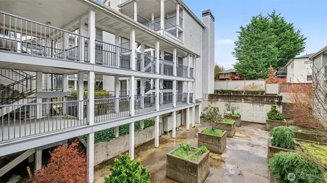 9200 Greenwood Avenue N Seattle WA 98103