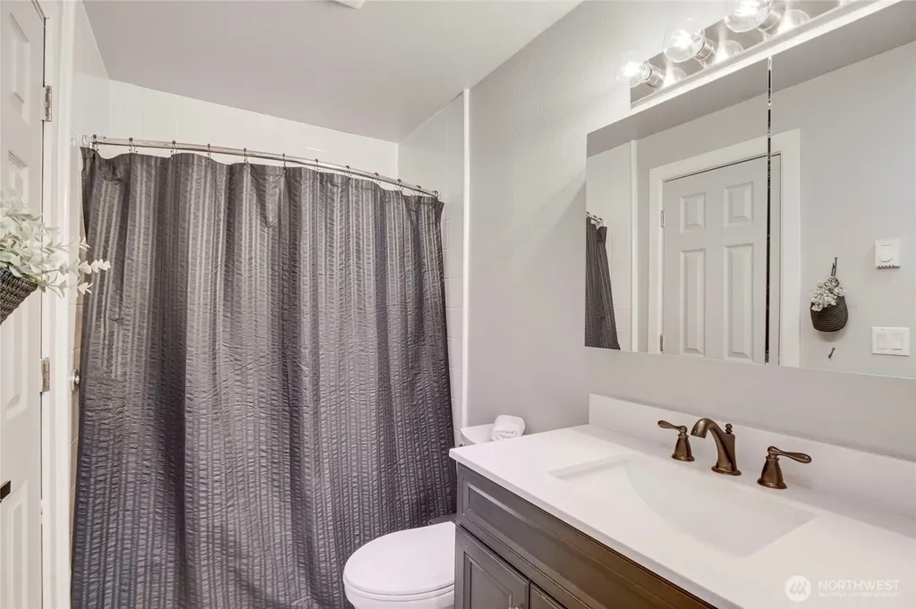 1228 NW Westridge Street Vancouver WA 98665