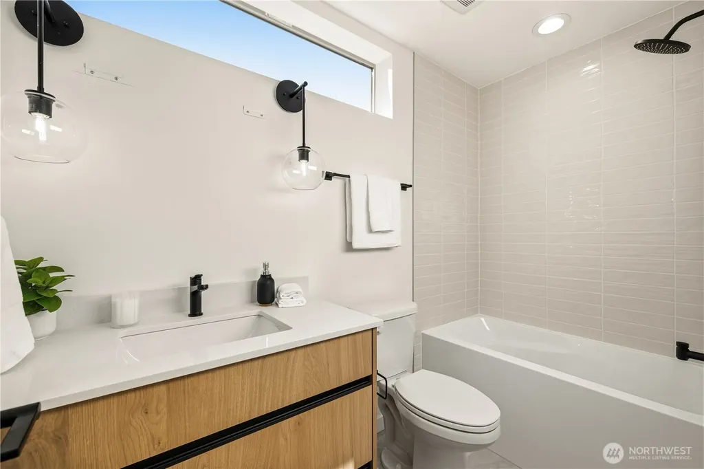 3819 Fremont Avenue N Seattle WA 98103