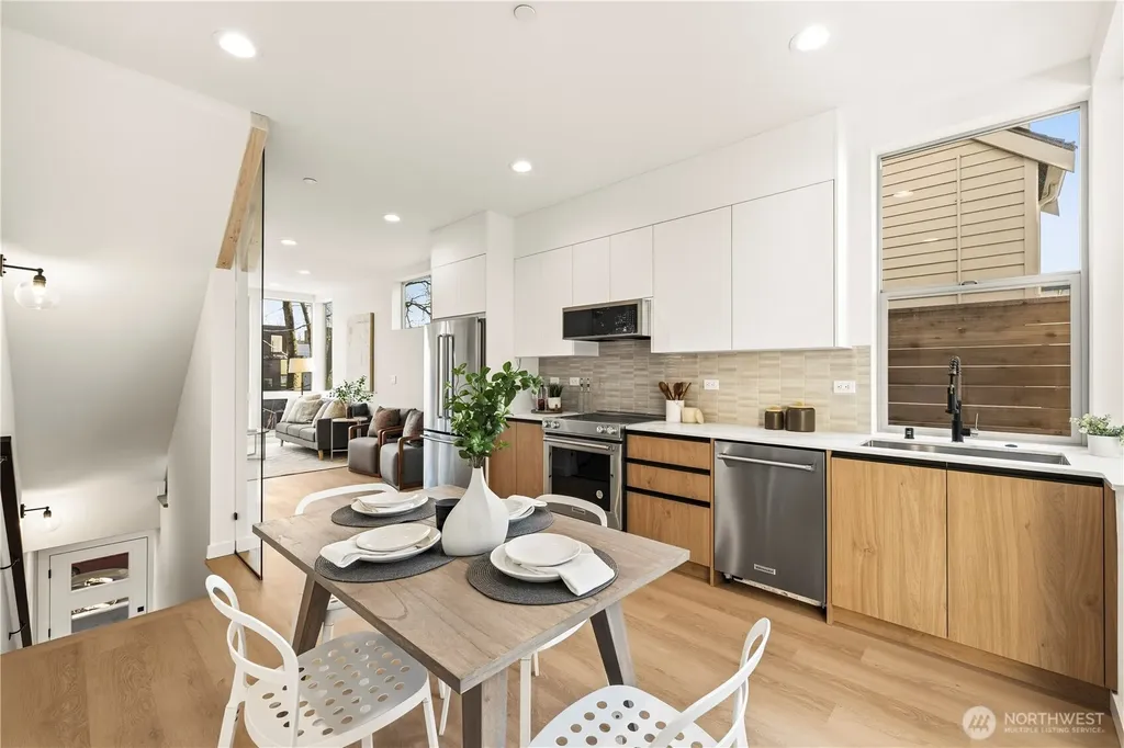 3819 Fremont Avenue N Seattle WA 98103