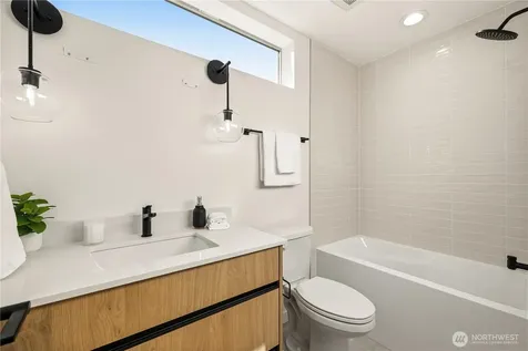 3819 Fremont Avenue N Seattle WA 98103