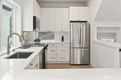 14308 Roslyn Place N Seattle WA 98133