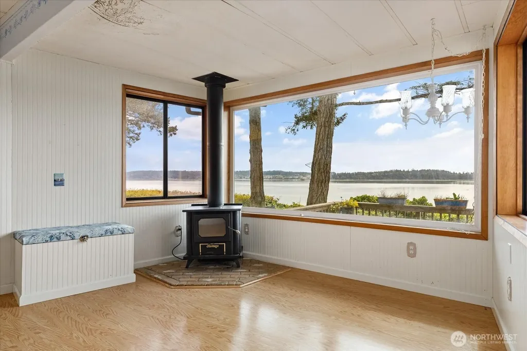 1677 Penn Cove Road Oak Harbor WA 98277