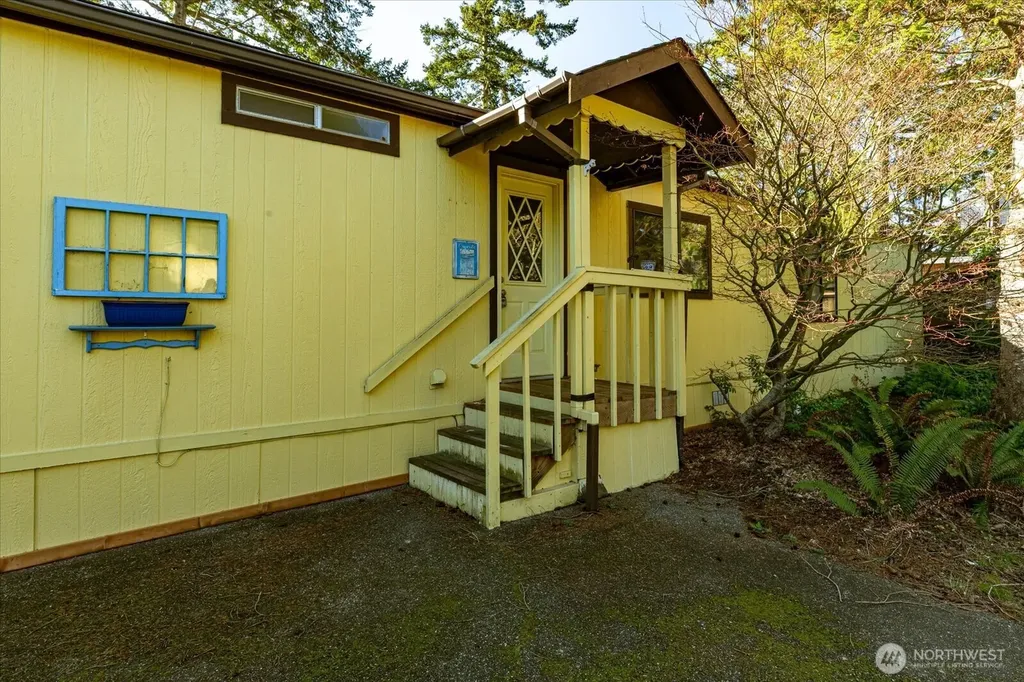 1677 Penn Cove Road Oak Harbor WA 98277