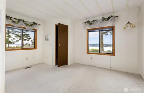 1677 Penn Cove Road Oak Harbor WA 98277