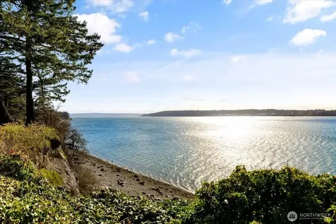 1677 Penn Cove Road Oak Harbor WA 98277