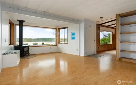 1677 Penn Cove Road Oak Harbor WA 98277
