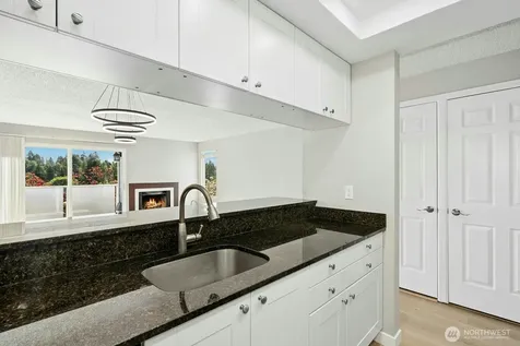 8812 20th Avenue NE Seattle WA 98115