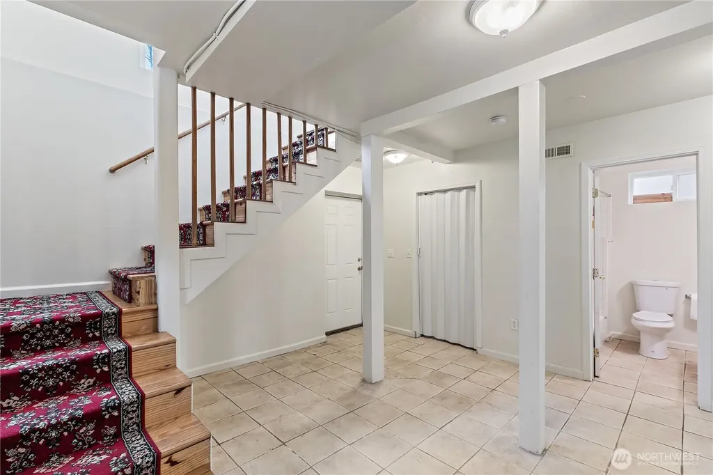 1521 E Spruce Street Seattle WA 98122