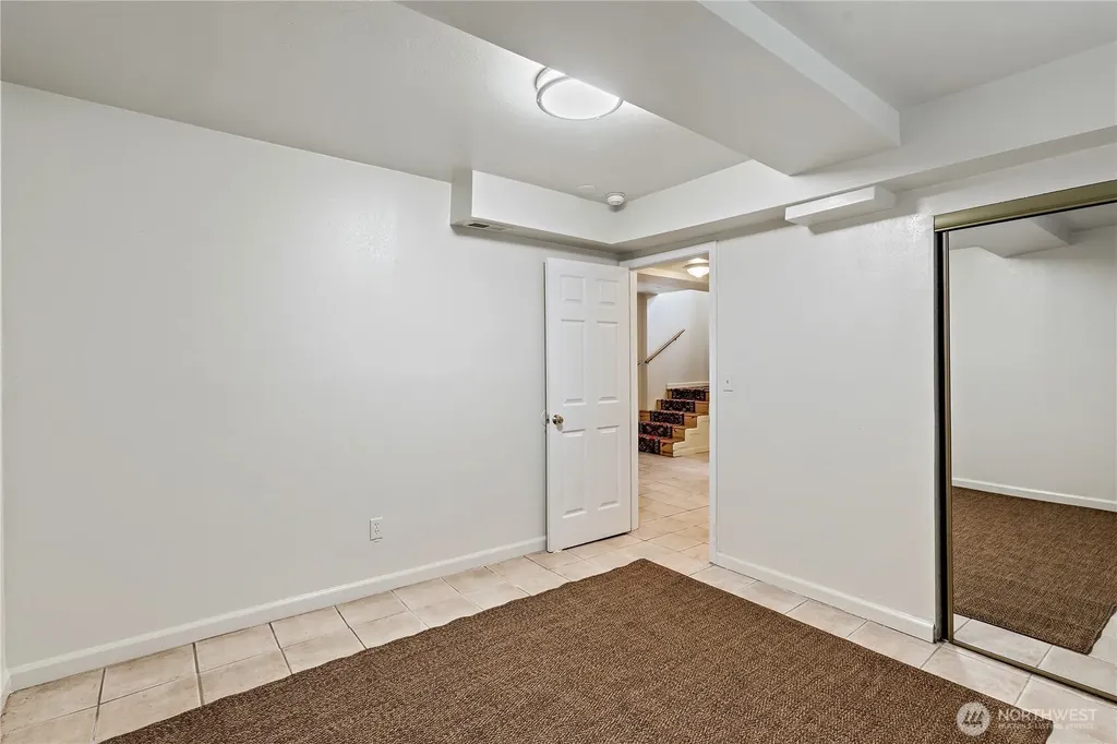 1521 E Spruce Street Seattle WA 98122