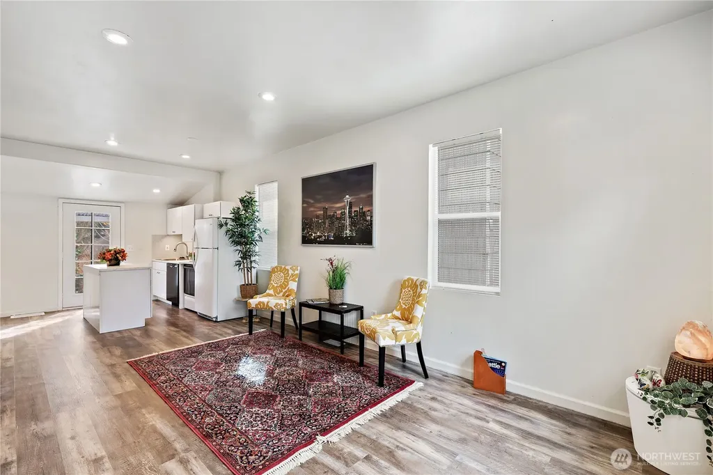 1521 E Spruce Street Seattle WA 98122