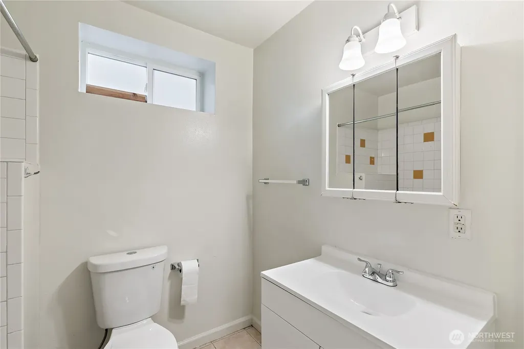 1521 E Spruce Street Seattle WA 98122