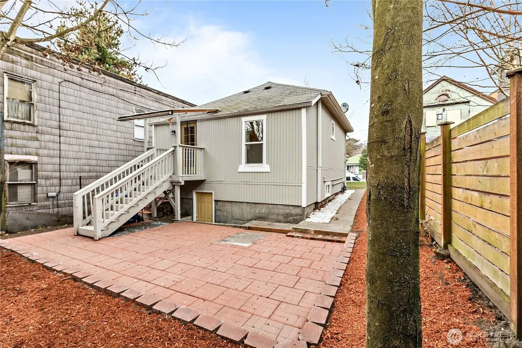 1521 E Spruce Street Seattle WA 98122