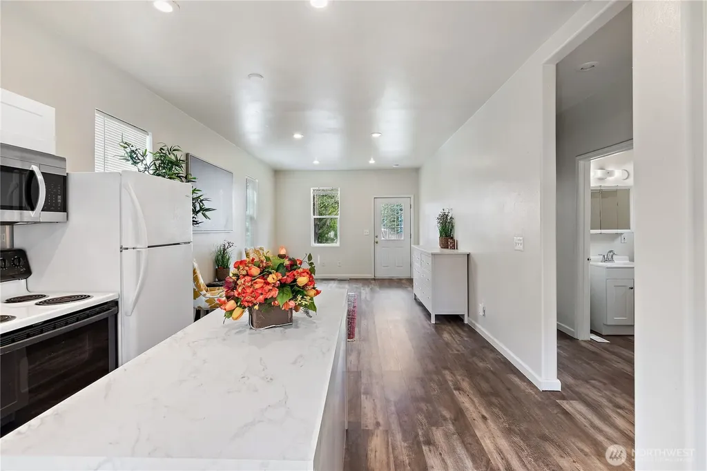 1521 E Spruce Street Seattle WA 98122