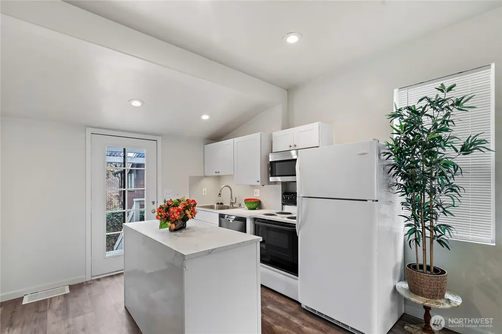 1521 E Spruce Street Seattle WA 98122