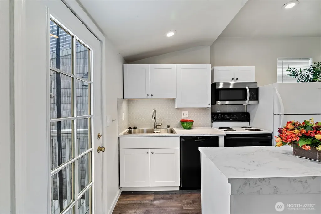 1521 E Spruce Street Seattle WA 98122