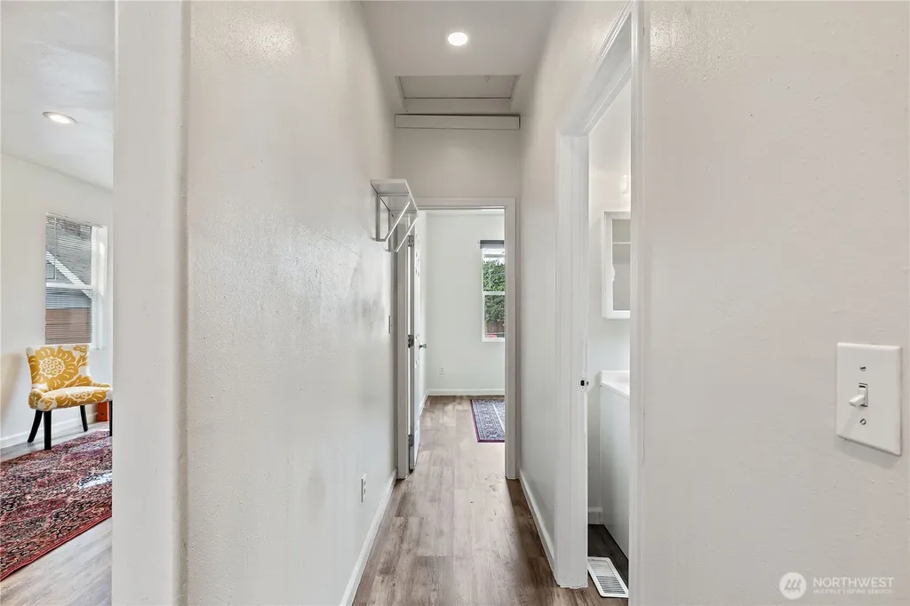 1521 E Spruce Street Seattle WA 98122