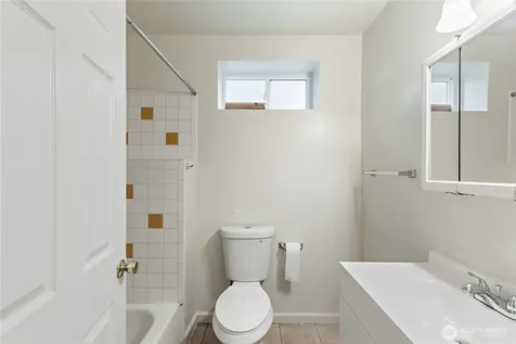 1521 E Spruce Street Seattle WA 98122