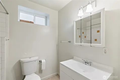 1521 E Spruce Street Seattle WA 98122