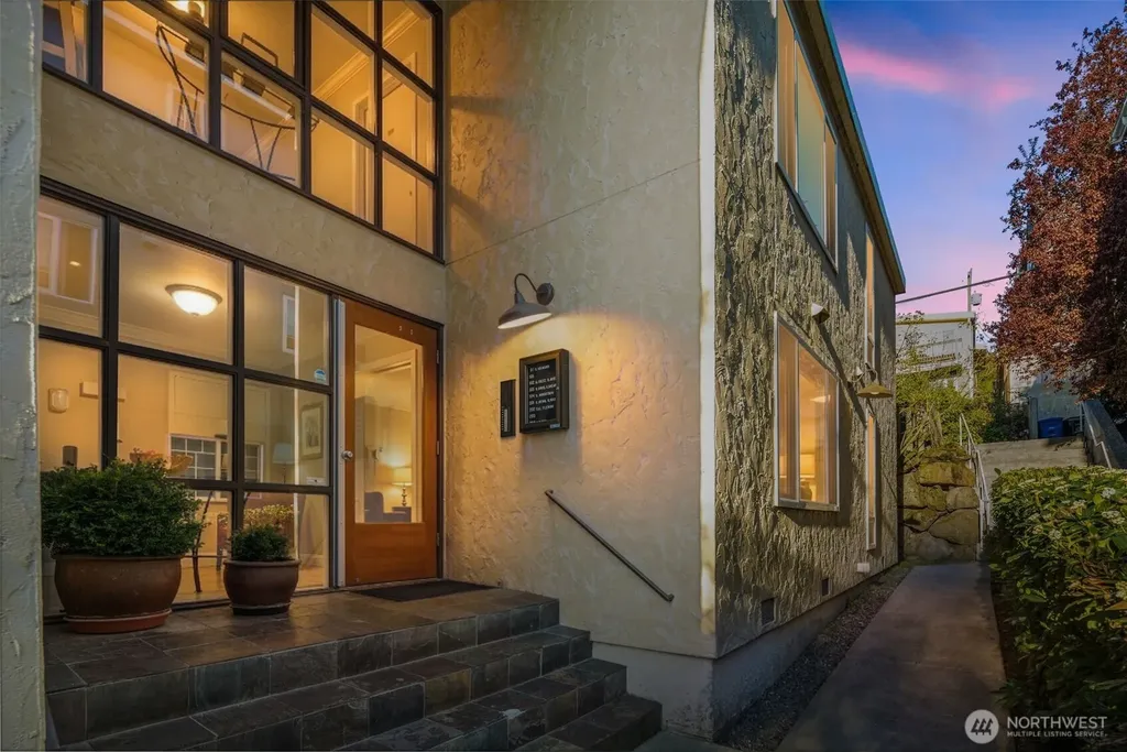 3626 14th Avenue W Seattle WA 98119