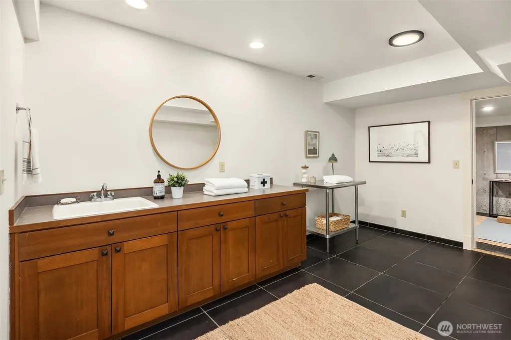 1632 35th Avenue Seattle WA 98122