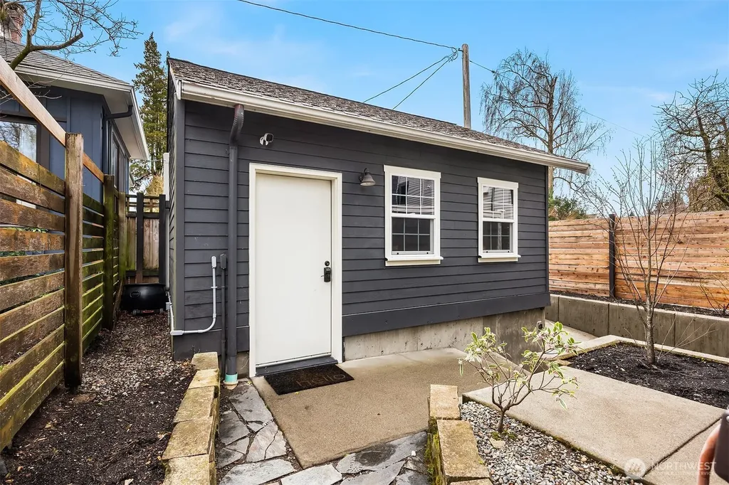 1632 35th Avenue Seattle WA 98122