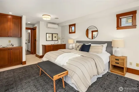 1632 35th Avenue Seattle WA 98122
