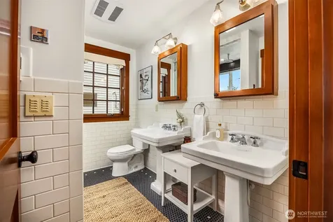1632 35th Avenue Seattle WA 98122