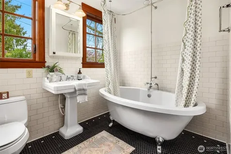 1632 35th Avenue Seattle WA 98122