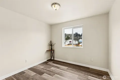 214 10th Avenue N Algona WA 98001
