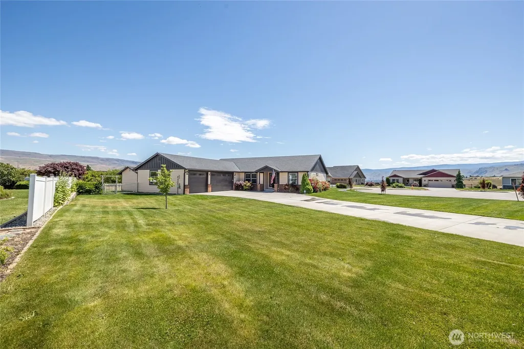 229 Sun Valley Drive Wenatchee WA 98801