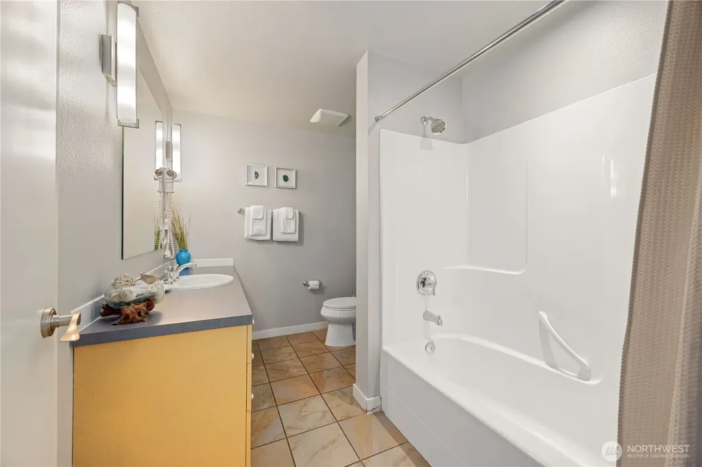 2220 W Woodin Avenue Chelan WA 98816