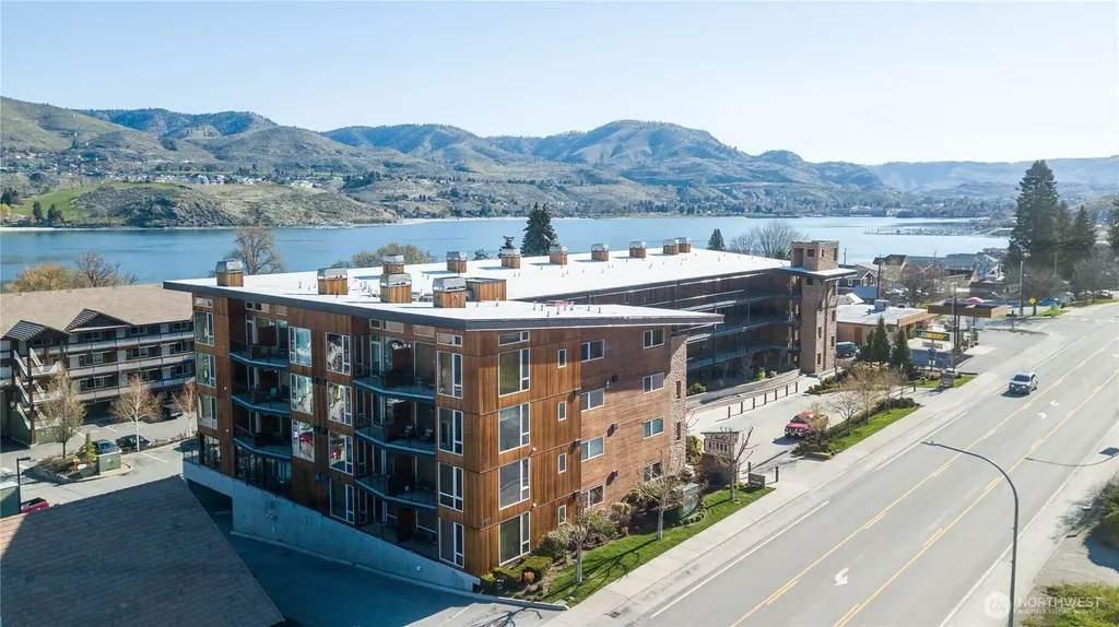 2220 W Woodin Avenue Chelan WA 98816