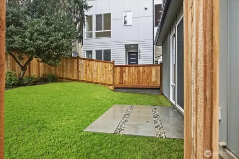 10752 Interlake Avenue N Seattle WA 98133