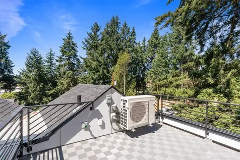 10752 Interlake Avenue N Seattle WA 98133