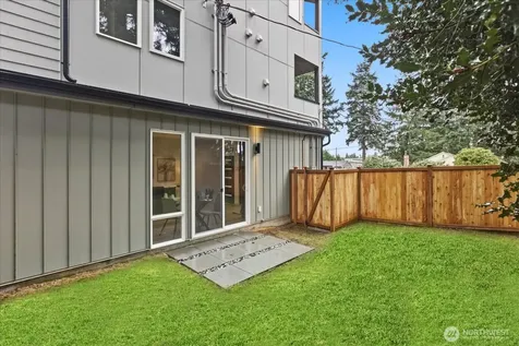10752 Interlake Avenue N Seattle WA 98133