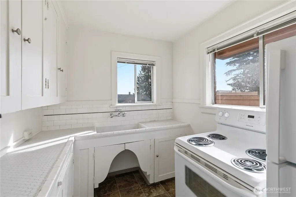8008 Greenwood Avenue N Seattle WA 98103