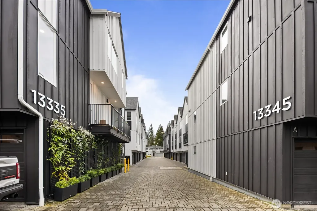 13335 Greenwood Avenue N Seattle WA 98133