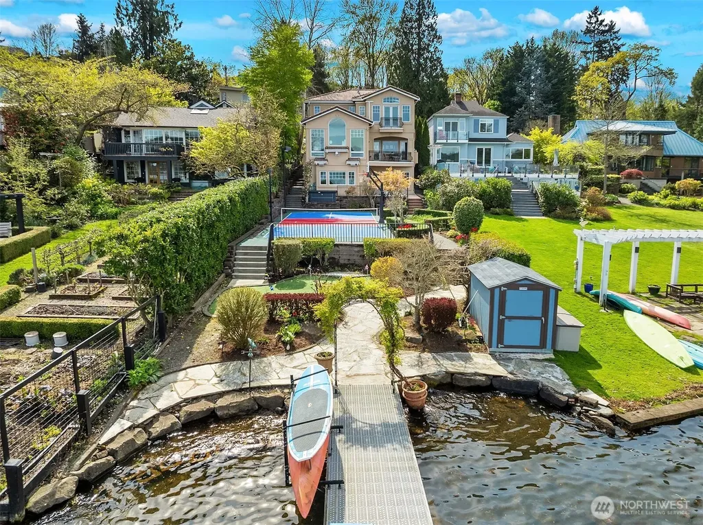 8772 Sand Point Way NE Seattle WA 98115
