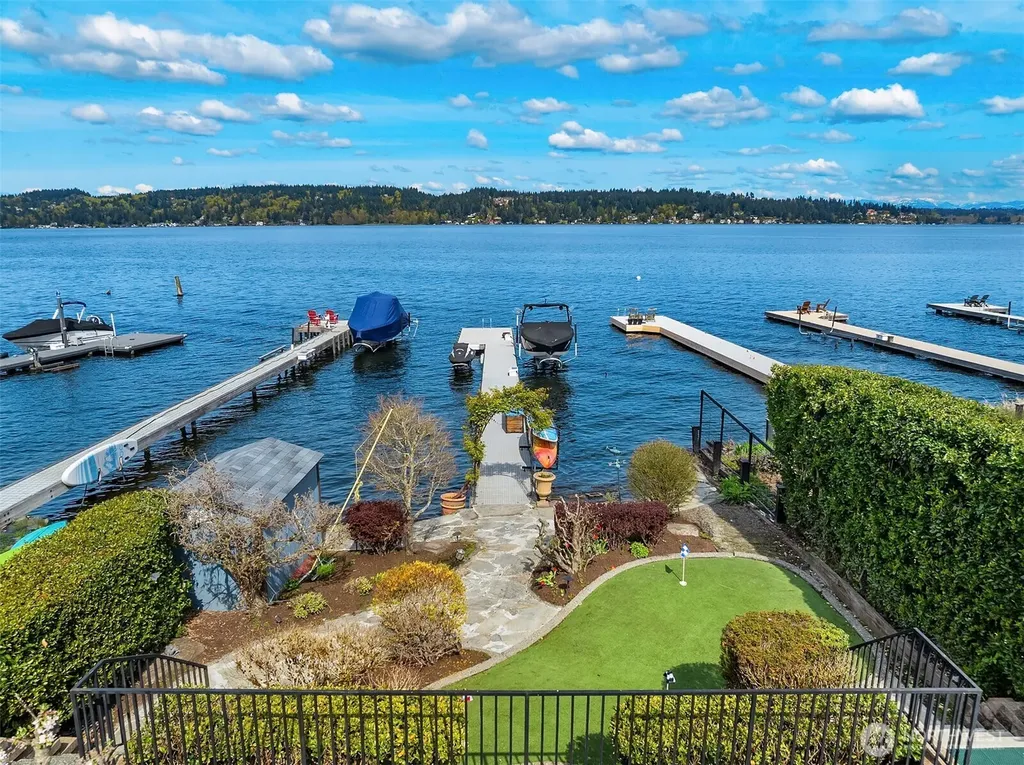 8772 Sand Point Way NE Seattle WA 98115