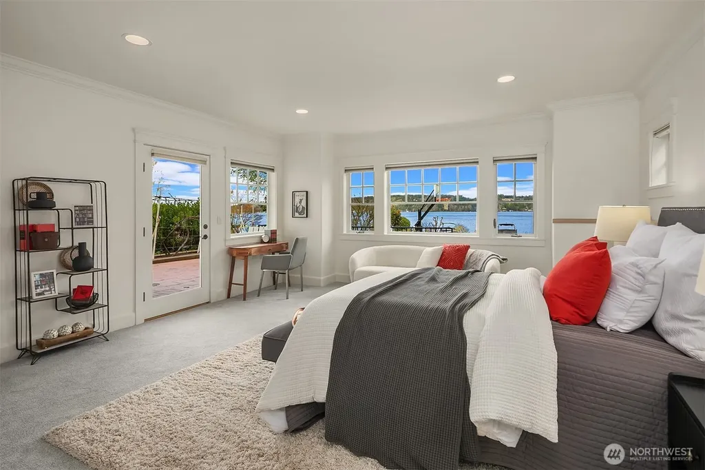 8772 Sand Point Way NE Seattle WA 98115